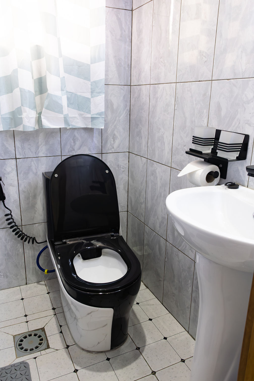 Standard cottage — bathroom detail